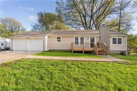 8025 Waverly Ave, Kansas City, KS 66109