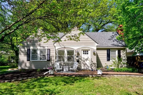 5436 Reeds Rd, Mission, KS 66202