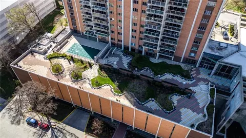 121 W 48th St #202, Kansas City, MO 64112