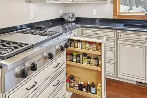 Kitchen - 70 E High Point Ln, Columbia, MO 65203 photo 6 of 11