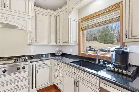 Kitchen - 70 E High Point Ln, Columbia, MO 65203 photo 5 of 11