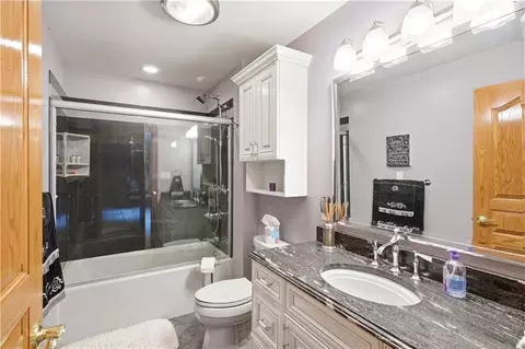 Bath - 70 E High Point Ln, Columbia, MO 65203 photo 5 of 8