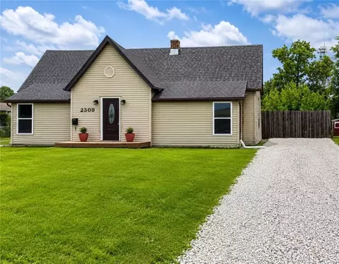 2309 Washington St, Lexington, MO 64067