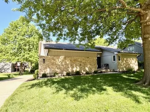 6528 Bradshaw St, Shawnee, KS 66216