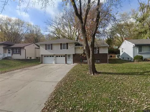 4810 Woody Creek Ln, Kansas City, MO 64151