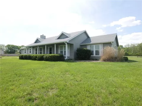 25029 Dehoff Rd, Tonganoxie, KS 66086