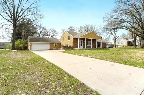 6000 N Lenox Ave, Kansas City, MO 64151