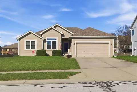 14608 Green Castle St, Smithville, MO 64089