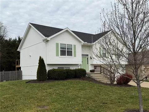 4708 Park Ln, Leavenworth, KS 66048