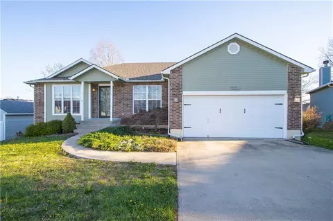1004 Fox Run Ct, Warrensburg, MO 64093