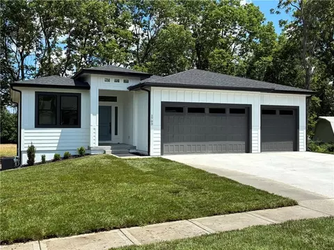 1703 SW Locust St, Oak Grove, MO 64075