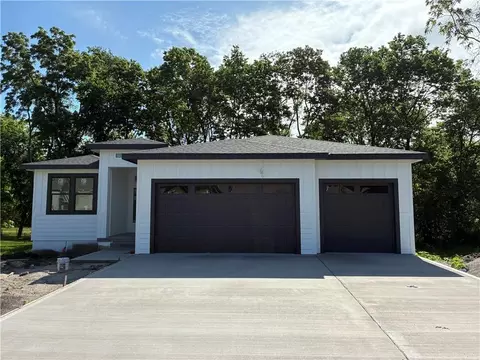 1703 SW Locust St, Oak Grove, MO 64075