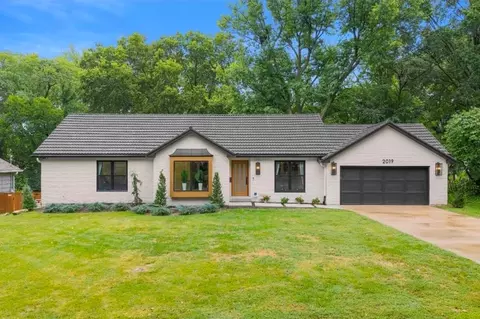2019 W 81 St Ter, Leawood, KS 66206