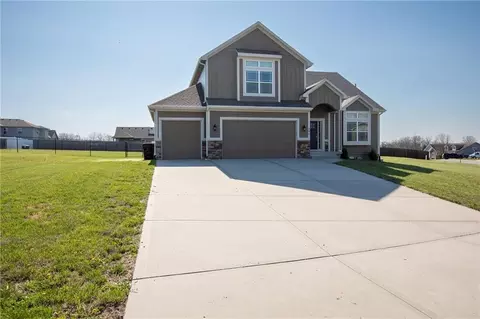 705 Buckeye Ln, Pleasant Hill, MO 64080