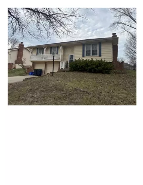 7312 NW Belvidere Pkwy, Kansas City, MO 64152