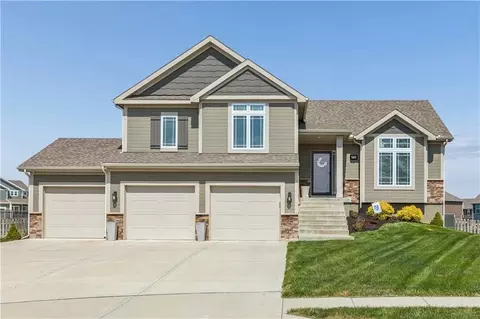 4728 NE 102nd Ct, Kansas City, MO 64156