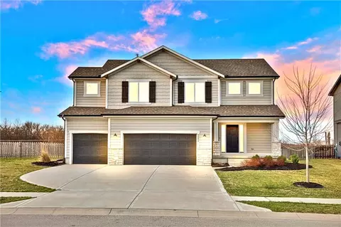 9004 NE 111th Pl, Kansas City, MO 64157