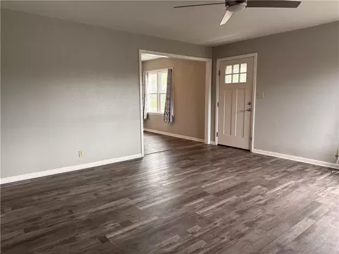 Living - 702 Sunset St, Chillicothe, MO 64601 photo 2 of 2