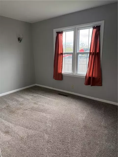 Bedroom - 702 Sunset St, Chillicothe, MO 64601 photo 2 of 3