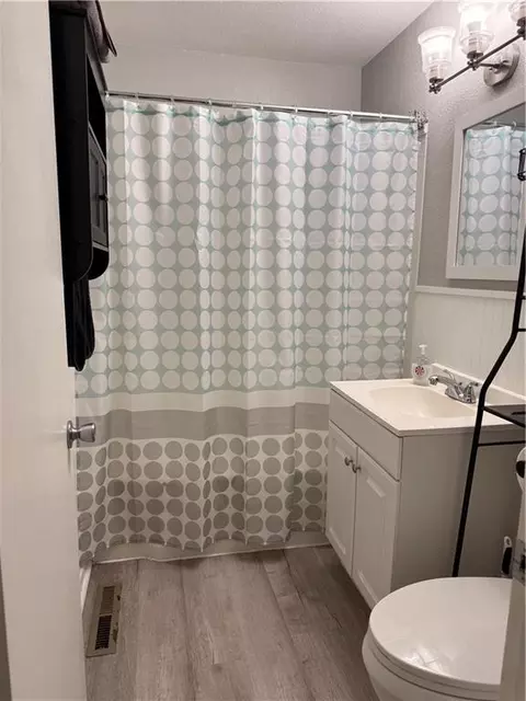 Bath - 702 Sunset St, Chillicothe, MO 64601 photo 1 of 1