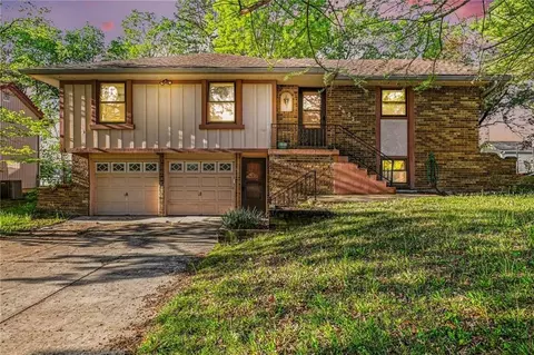 7403 E 134th Ter, Grandview, MO 64030