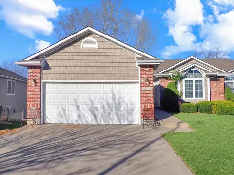 4523 Hedges Ave, Kansas City, MO 64133