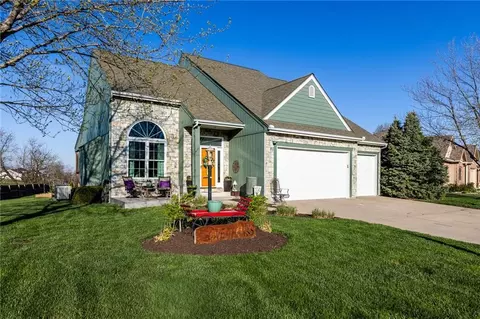 620 Liberty Rd, Smithville, MO 64089