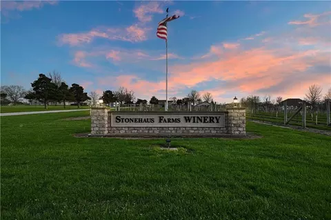 24607 NE Colbern Rd, Lees Summit, MO 64086