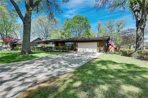 3600 W 50th Ter, Roeland Park, KS 66205
