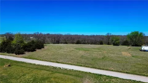 913172125 Badger Dr, Mound City, KS 66056