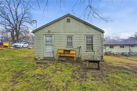 3734 Ditzler Ave, Kansas City, MO 64133