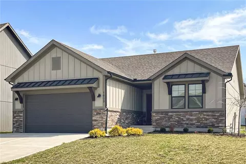1603 Jaclyn Dr, Grain Valley, MO 64029