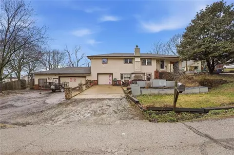 3738 Ditzler Ave, Kansas City, MO 64133