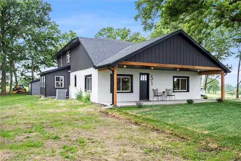 51 SE 208th St, Holt, MO 64048