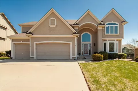 709 NE Twin Brook Dr, Lees Summit, MO 64086