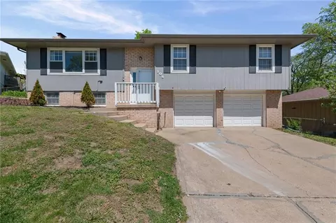106 NW 61st St, Gladstone, MO 64118