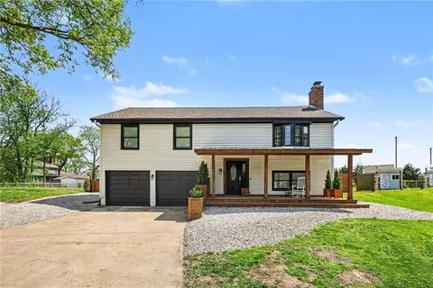 2413 W Post Oak Rd, Olathe, KS 66061