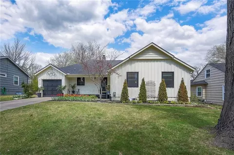 4712 W 77th St, Prairie Village, KS 66208
