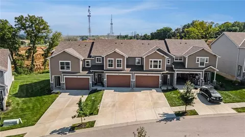 7301 Aaron St, Parkville, MO 64152