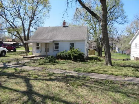 210 Walnut St, Valley Falls, KS 66088