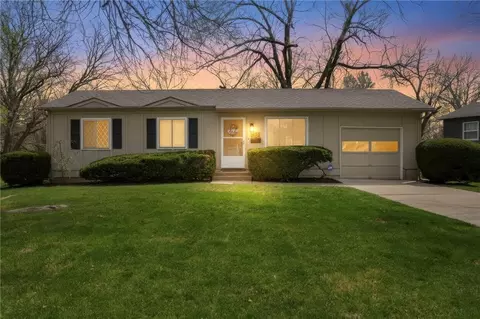 9915 Grandview Dr, Overland Park, KS 66212
