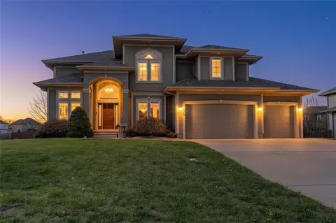 500 NE Woodpark Ln, Lees Summit, MO 64086