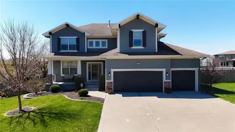 1413 SW Whistle Dr, Lees Summit, MO 64082