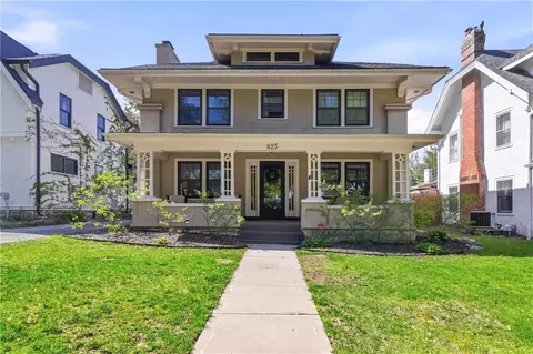825 W Gregory Blvd, Kansas City, MO 64114