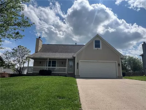 303 SW Albatross Ct, Lees Summit, MO 64082