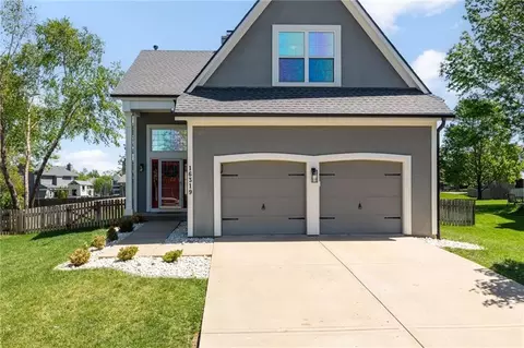 16319 S Burch St, Olathe, KS 66062