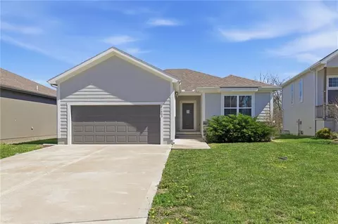 21805 Southcreek Rd, Peculiar, MO 64078