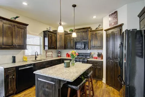 Kitchen - 8012 Apache Rd, Lenexa, KS 66227 photo 1 of 2