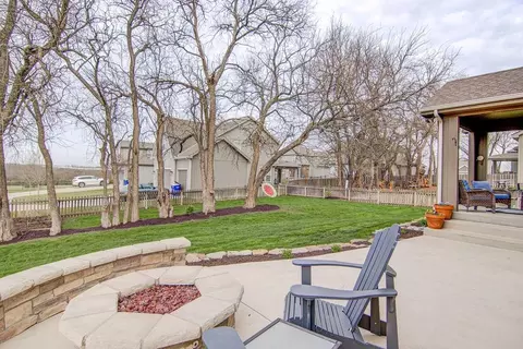 Exterior - 8012 Apache Rd, Lenexa, KS 66227 photo 5 of 9