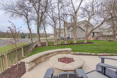 Exterior - 8012 Apache Rd, Lenexa, KS 66227 photo 4 of 9